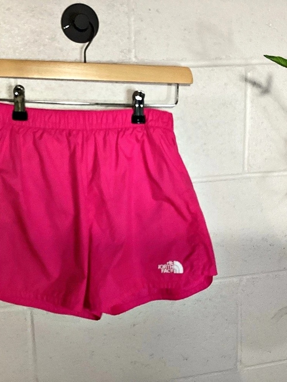 The North Face Girls Never Stop Woven Shorts Pink Girls XL (14/16)